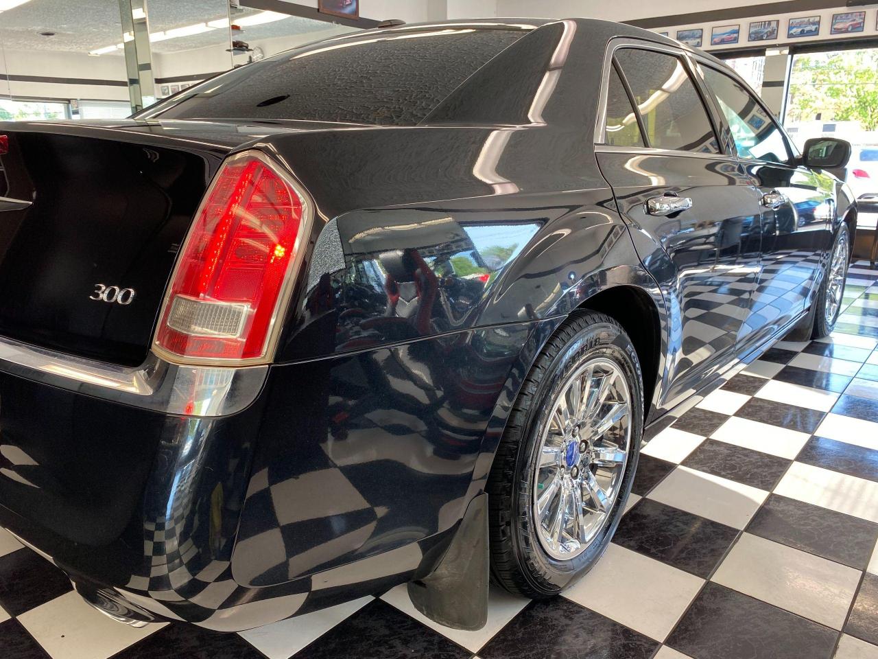 2014 Chrysler 300 Touring V6+Camera+New Tires+Brakes+CLEAN CARFAX Photo41
