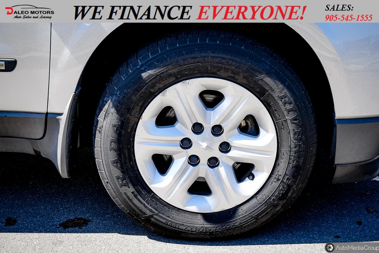 2009 Chevrolet Traverse LS / 7 PASSENGER Photo