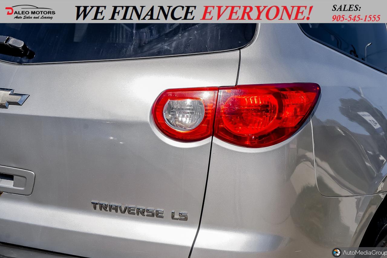 2009 Chevrolet Traverse LS / 7 PASSENGER Photo