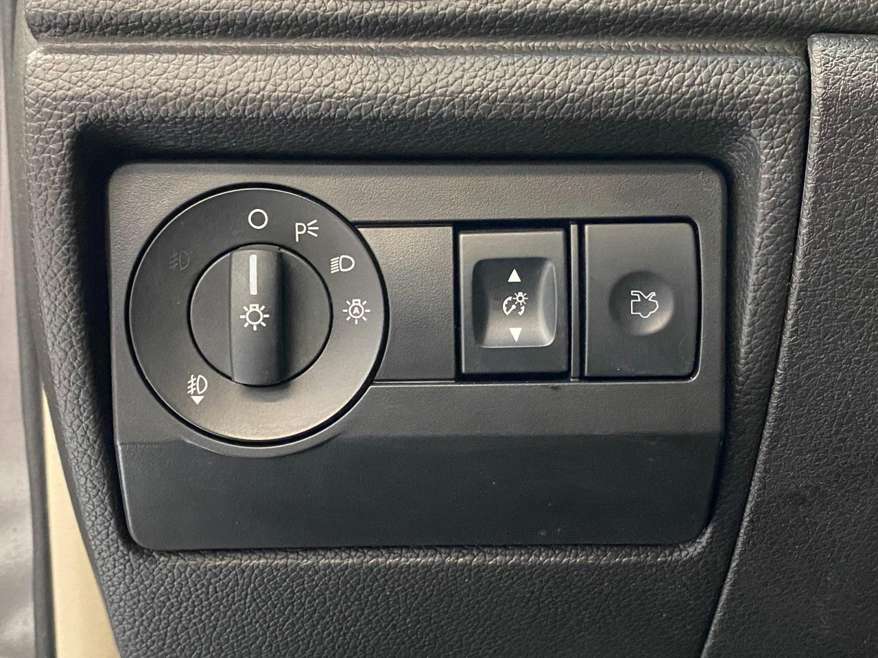 2012 Ford Fusion SE+New Tires & Brakkes+Power Options+CLEAN CARFAX - Photo #31