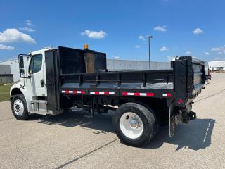 2010 Freightliner M2 SINGLE AXLE DUMP TRUCK - Photo #3