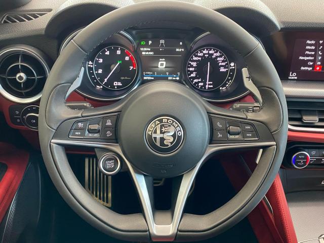 2018 Alfa Romeo Stelvio Ti Sport AWD+Assist PKG2+Roof+GPS+CLEAN CARFAX Photo9