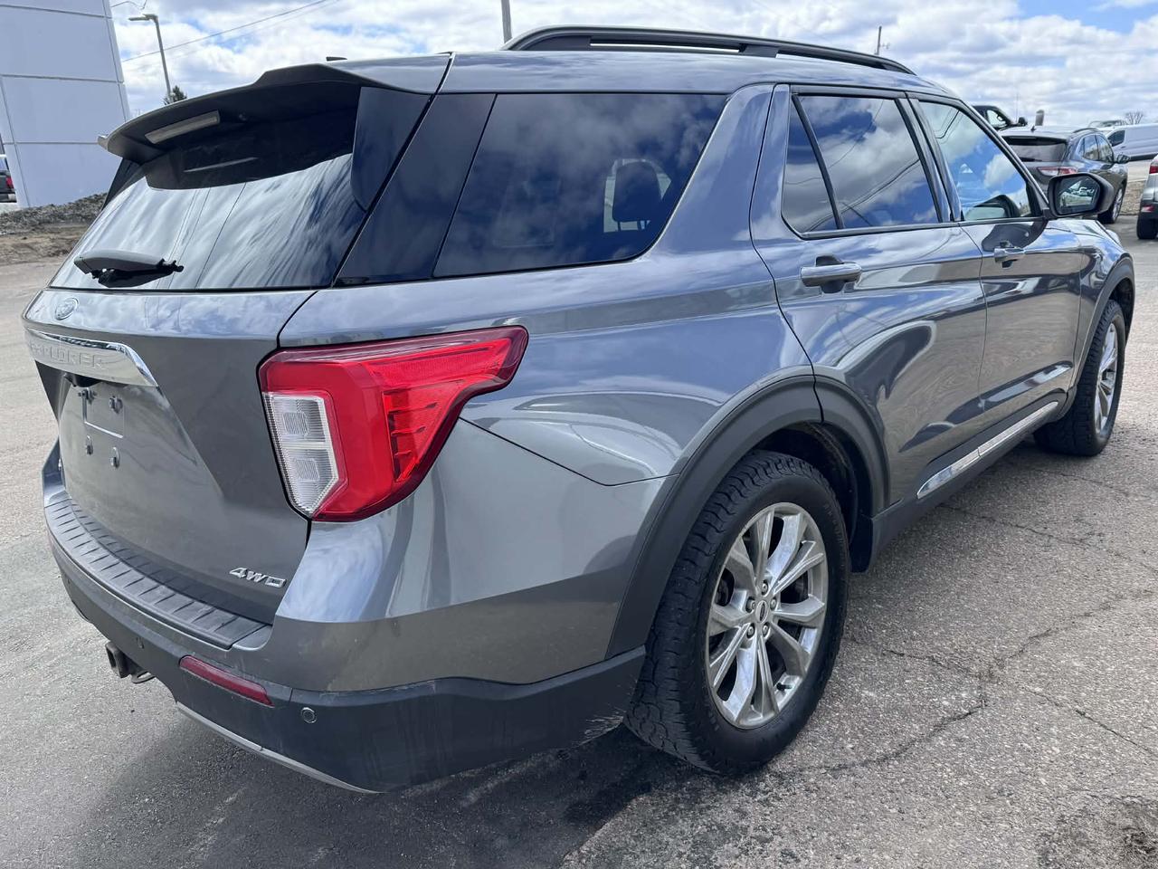 2021 Ford Explorer XLT Photo3