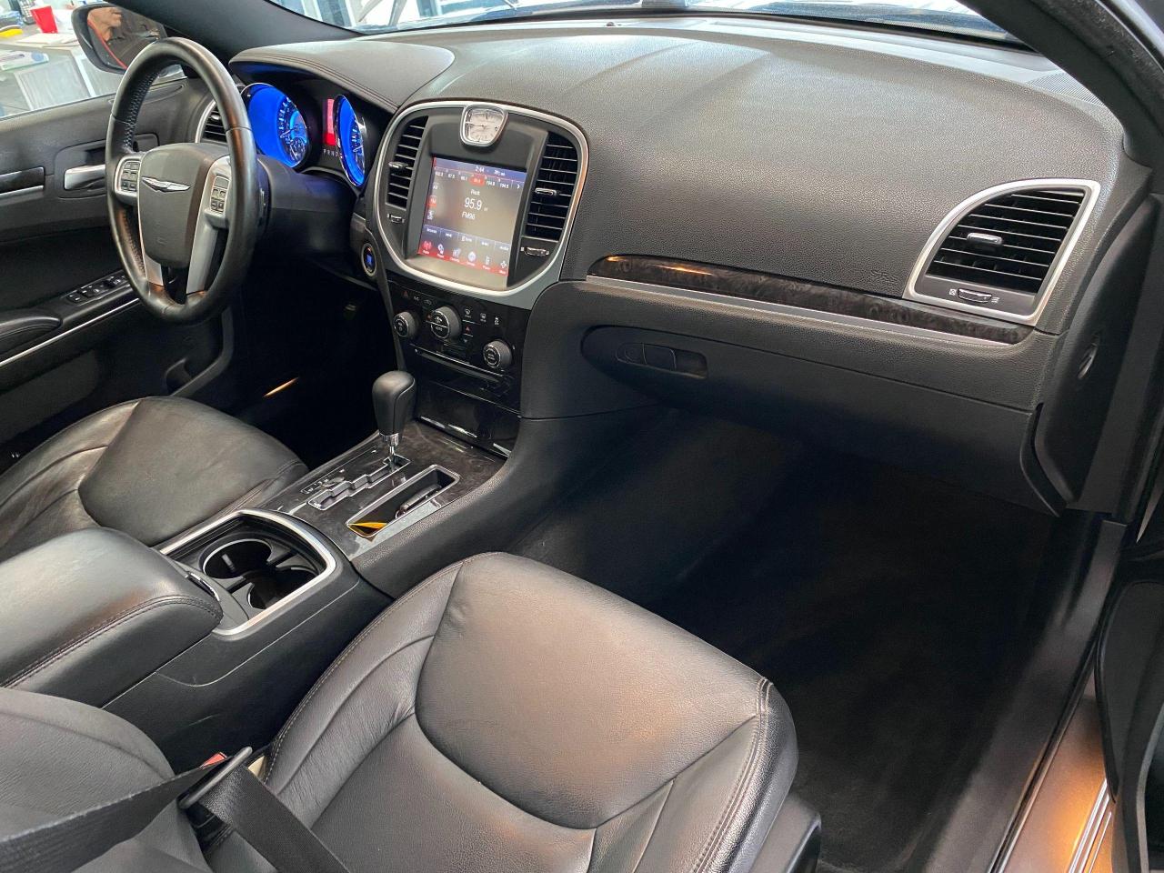 2011 Chrysler 300 Touring+Leather+Push Start+New Brakes+A/C+ - Photo #17