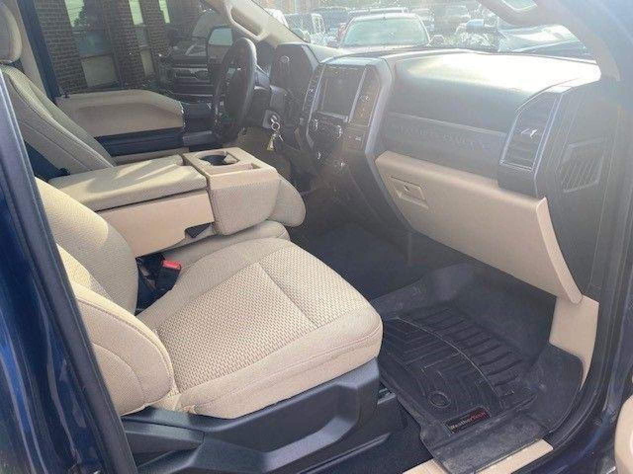 2020 Ford F-350 XLT Photo3