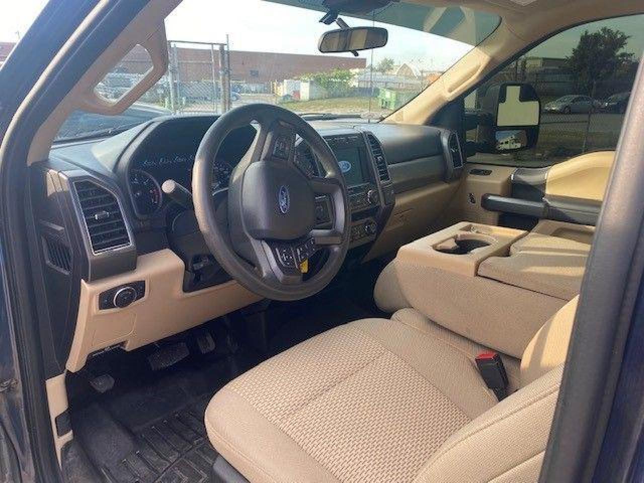 2020 Ford F-350 XLT Photo4