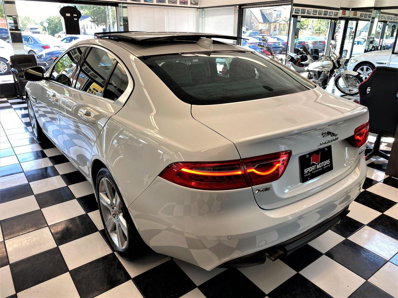 2018 Jaguar XE Prestige AWD+Apple Play+Cooled Seats+CLEAN CARFAX - Photo #2