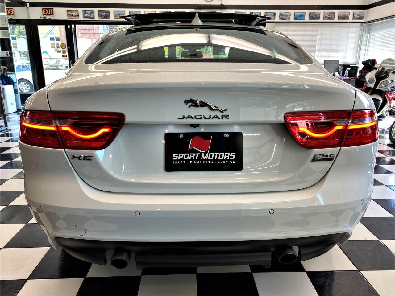 2018 Jaguar XE Prestige AWD+Apple Play+Cooled Seats+CLEAN CARFAX - Photo #3