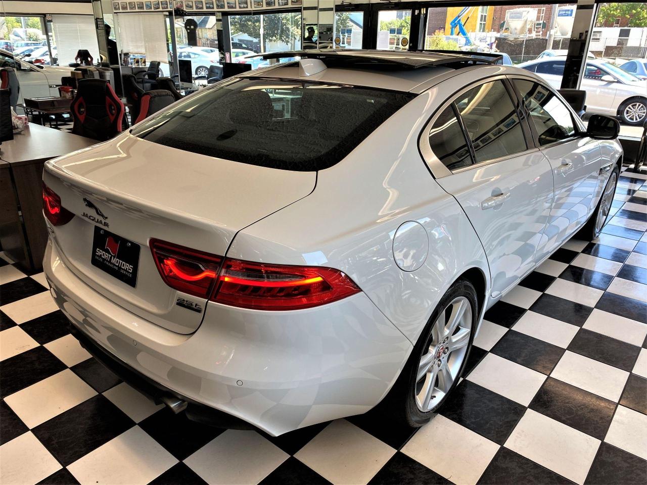 2018 Jaguar XE Prestige AWD+Apple Play+Cooled Seats+CLEAN CARFAX - Photo #4