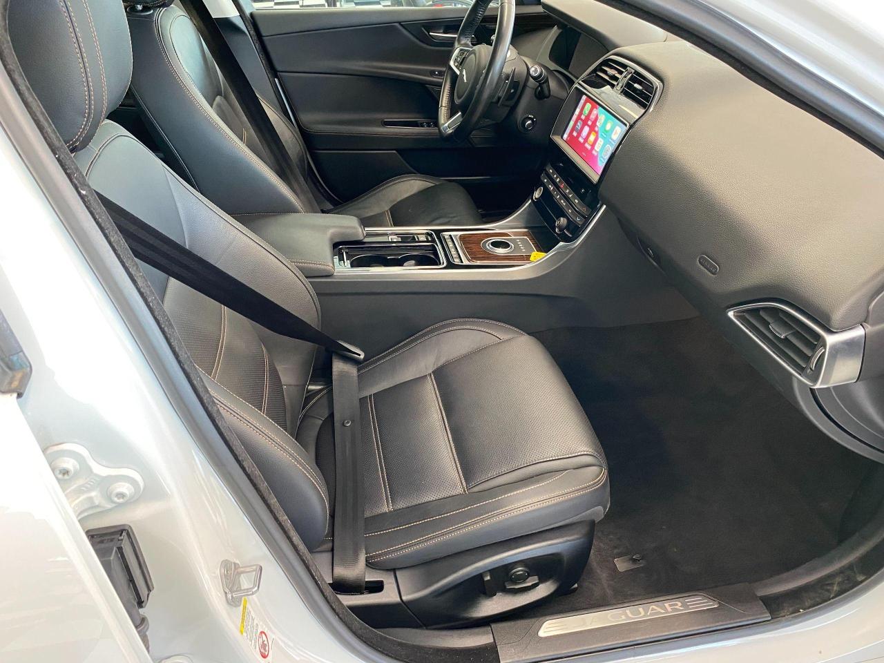 2018 Jaguar XE Prestige AWD+Apple Play+Cooled Seats+CLEAN CARFAX - Photo #22