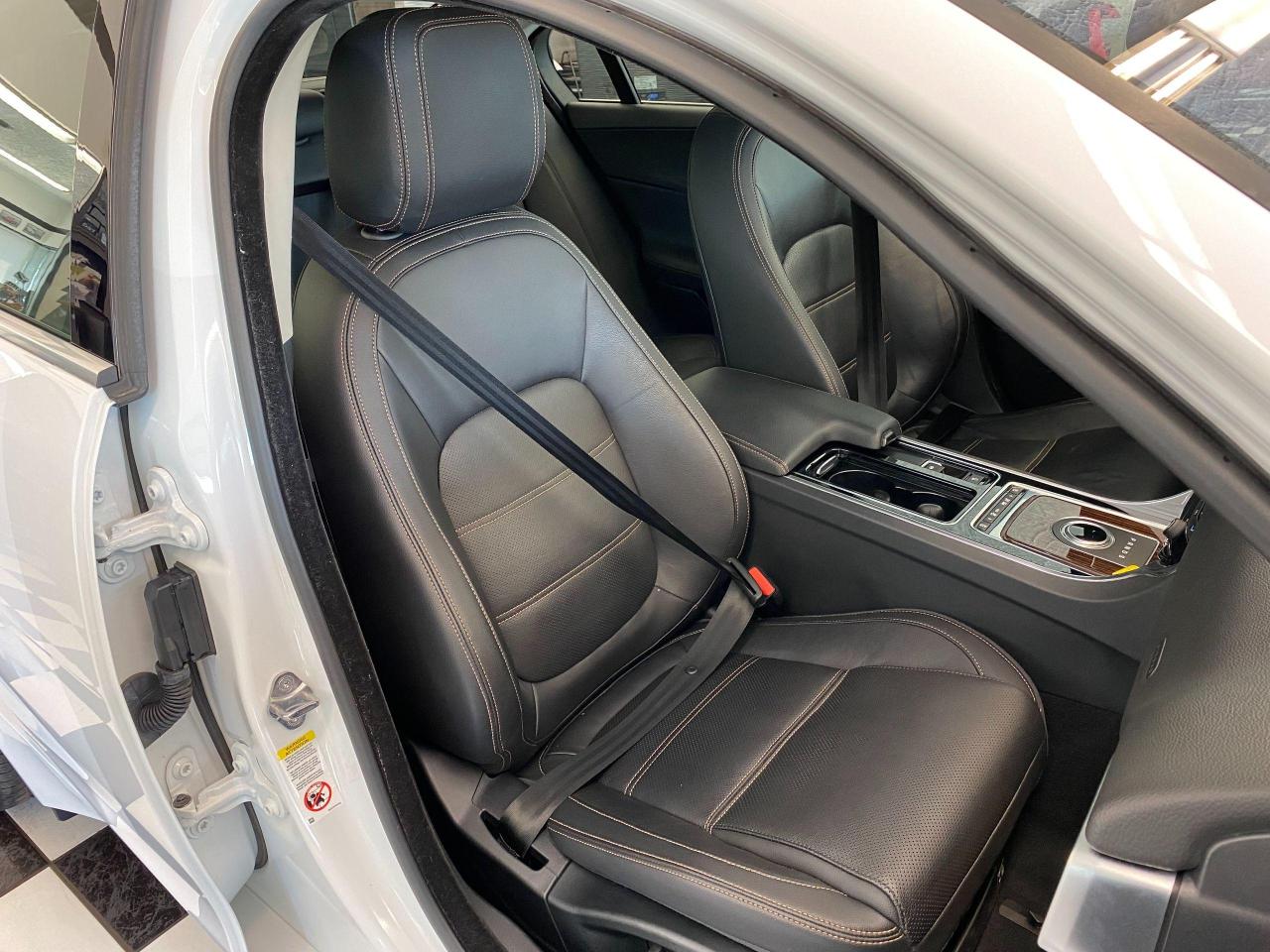 2018 Jaguar XE Prestige AWD+Apple Play+Cooled Seats+CLEAN CARFAX - Photo #23