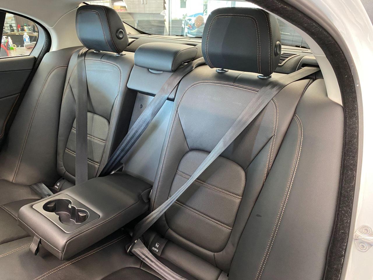 2018 Jaguar XE Prestige AWD+Apple Play+Cooled Seats+CLEAN CARFAX - Photo #25