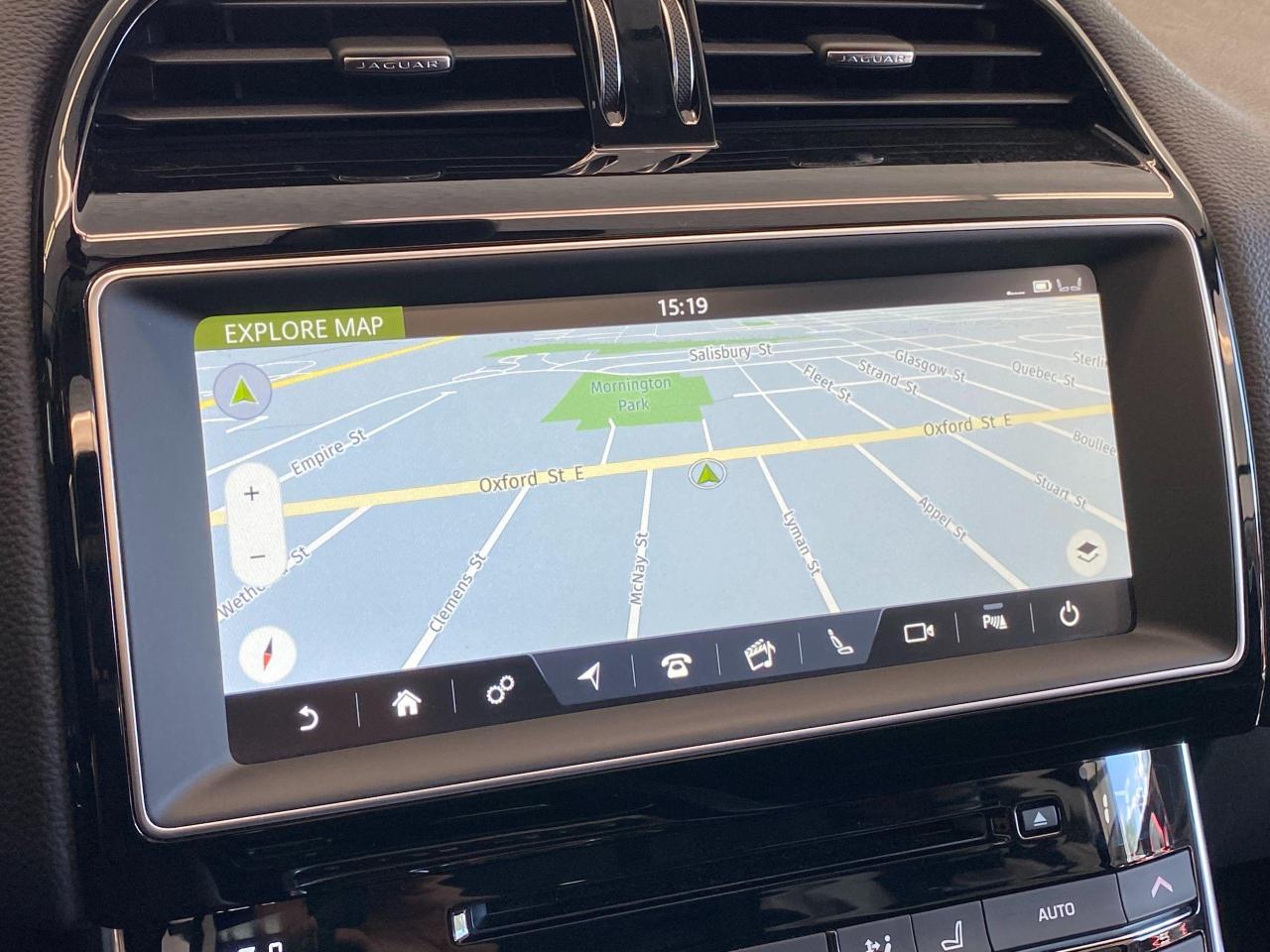 2018 Jaguar XE Prestige AWD+Apple Play+Cooled Seats+CLEAN CARFAX - Photo #32
