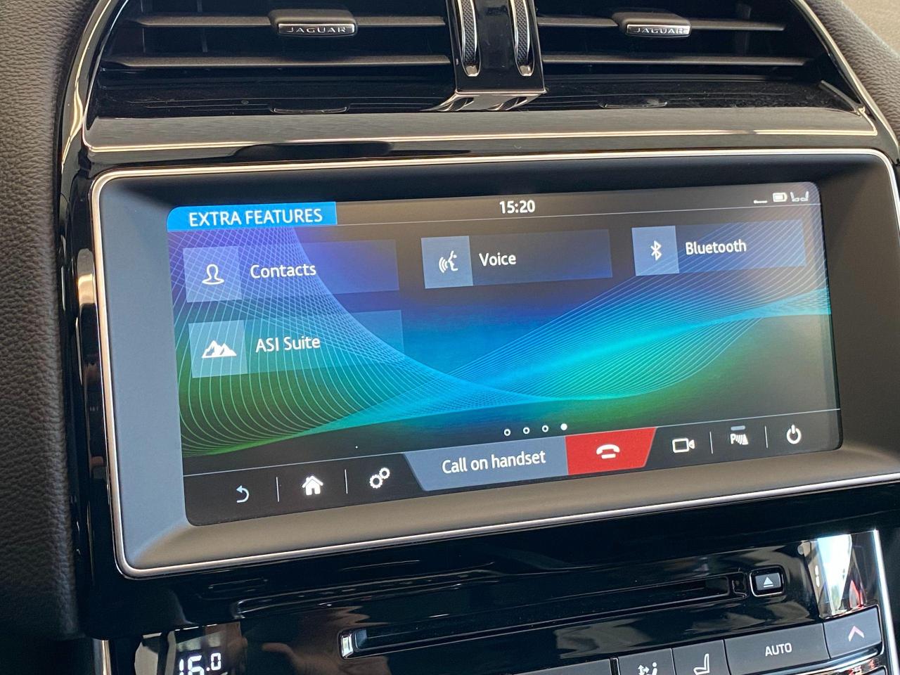 2018 Jaguar XE Prestige AWD+Apple Play+Cooled Seats+CLEAN CARFAX - Photo #35