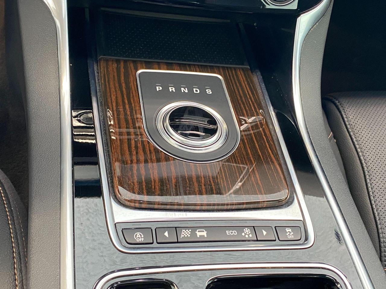 2018 Jaguar XE Prestige AWD+Apple Play+Cooled Seats+CLEAN CARFAX - Photo #43