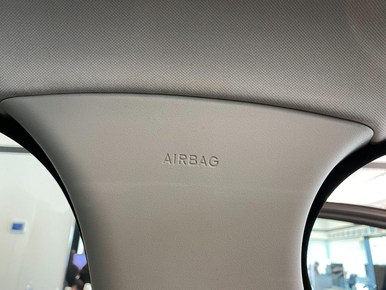 2018 Jaguar XE Prestige AWD+Apple Play+Cooled Seats+CLEAN CARFAX - Photo #48