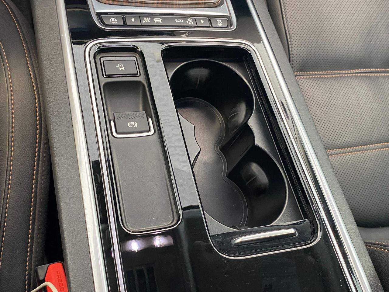 2018 Jaguar XE Prestige AWD+Apple Play+Cooled Seats+CLEAN CARFAX - Photo #62