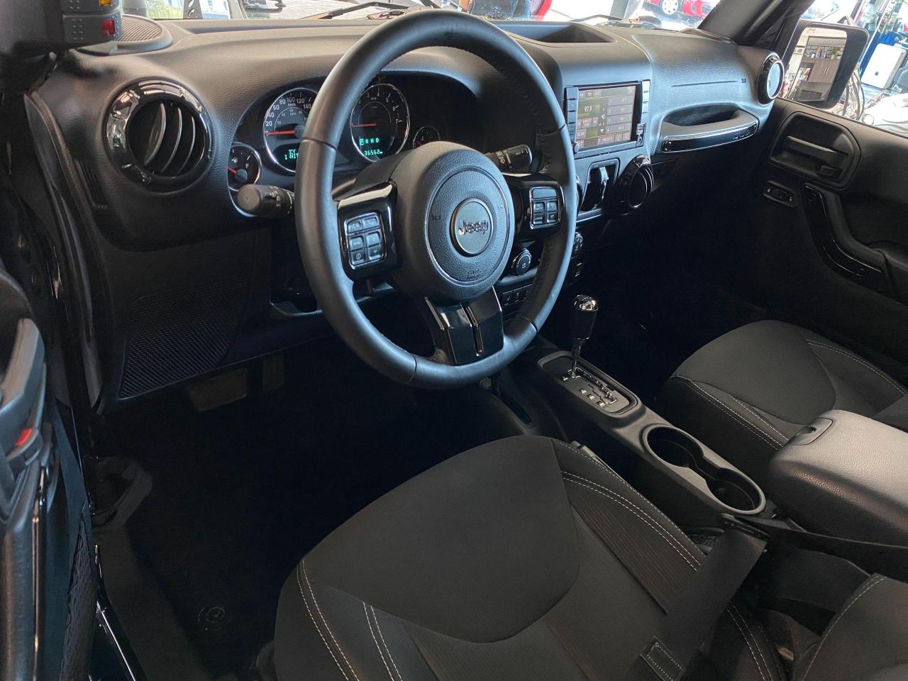 2017 Jeep Wrangler Sahara 4x4+Remote Start+Heated Seats+CLEAN CARFAX Photo18
