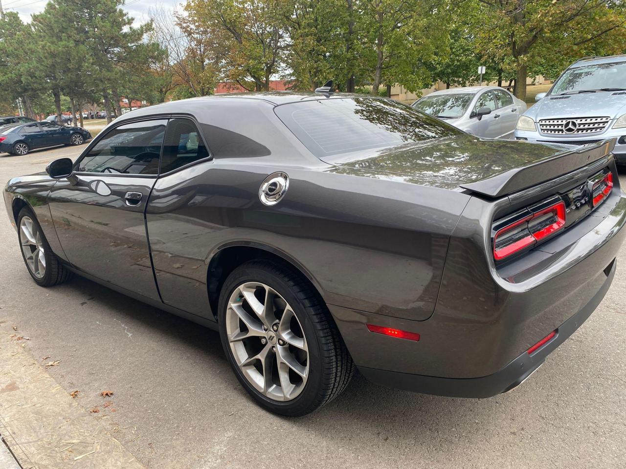 2020 Dodge Challenger SXT Photo2