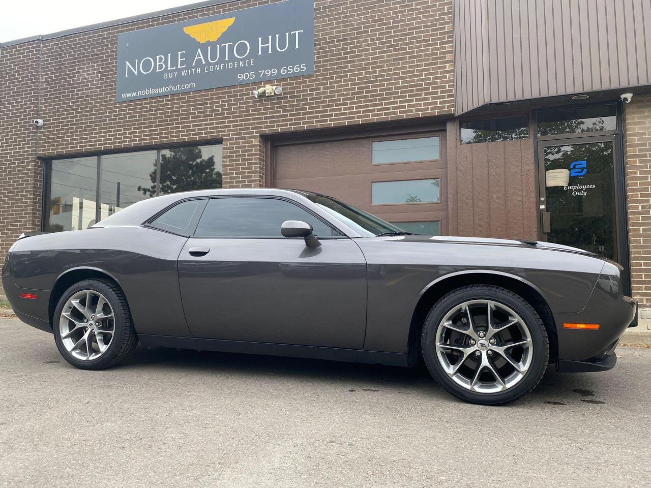 2020 Dodge Challenger SXT Photo4