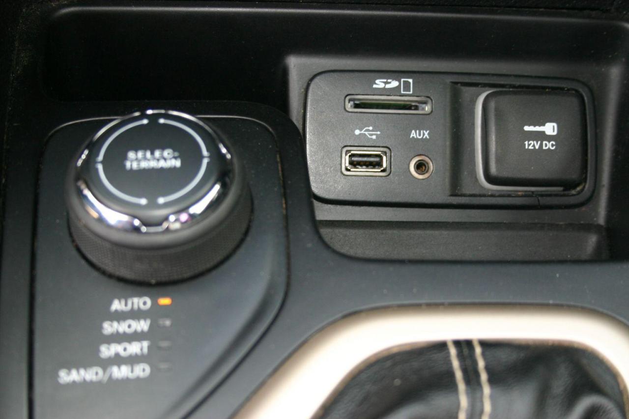 2016 Jeep Cherokee 4X4 V6 Heated Seats Remote Start - Photo #17