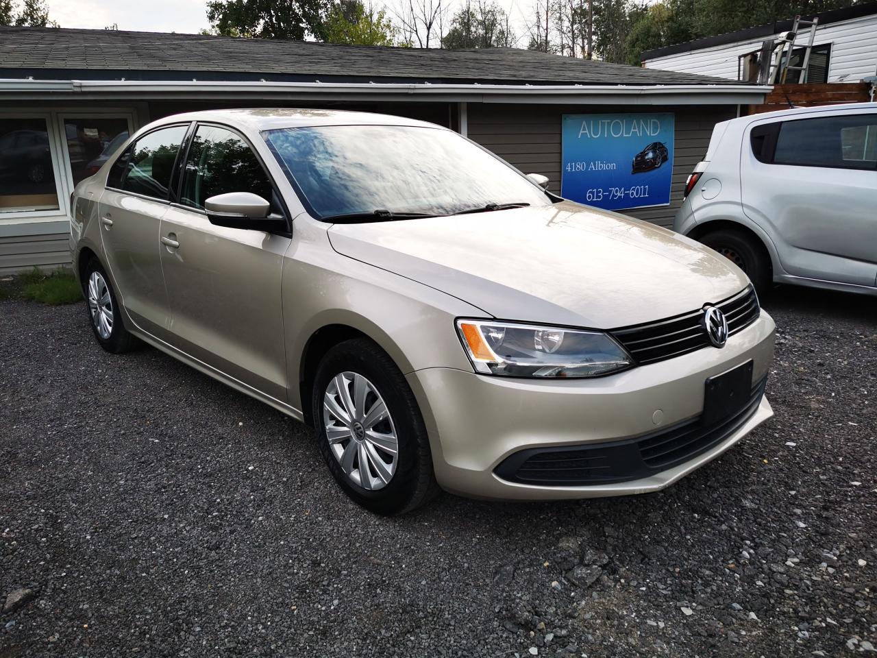 2014 Volkswagen Jetta TRENDLINE+ - Photo #2