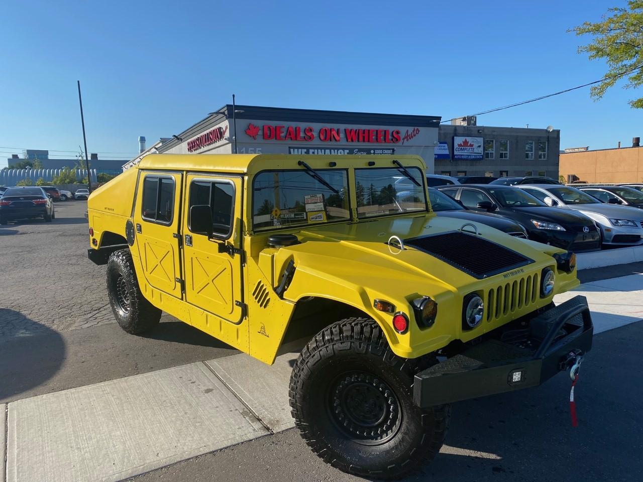 1989 AM General HUMVEE Military Rare Vehicle in Canada, these vehicles were made available to the military only for many years, the ultimate off road vehicle.