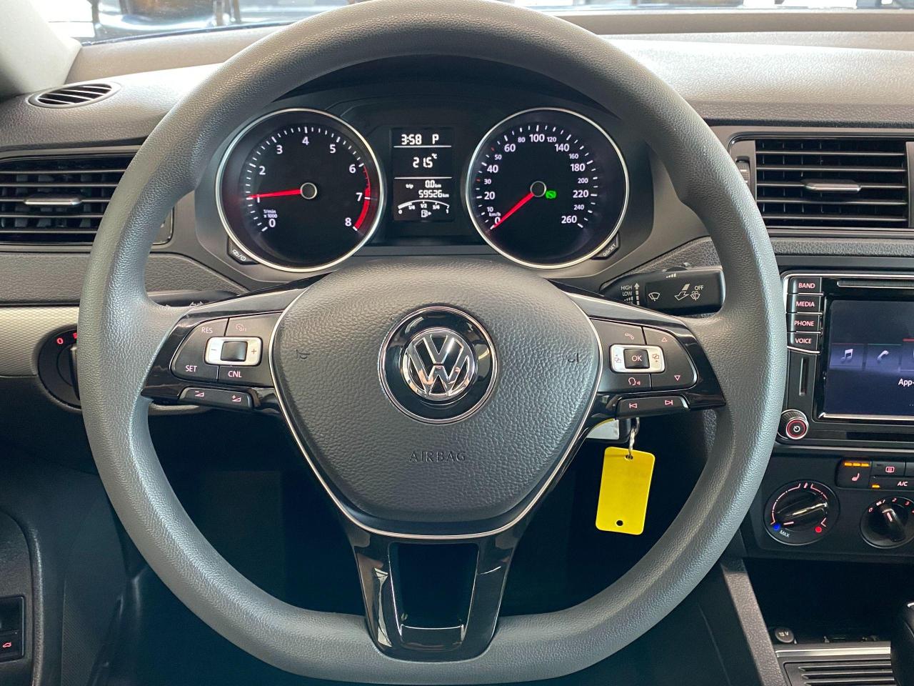 2017 Volkswagen Jetta Trendline+Camera+ApplePlay+HeatedSeats+CLEANCARFAX - Photo #9