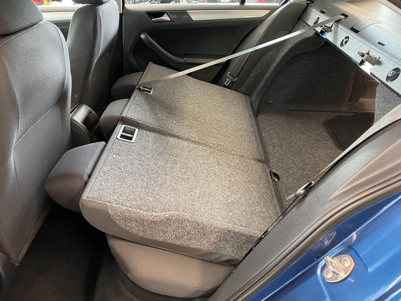 2017 Volkswagen Jetta Trendline+Camera+ApplePlay+HeatedSeats+CLEANCARFAX Photo25