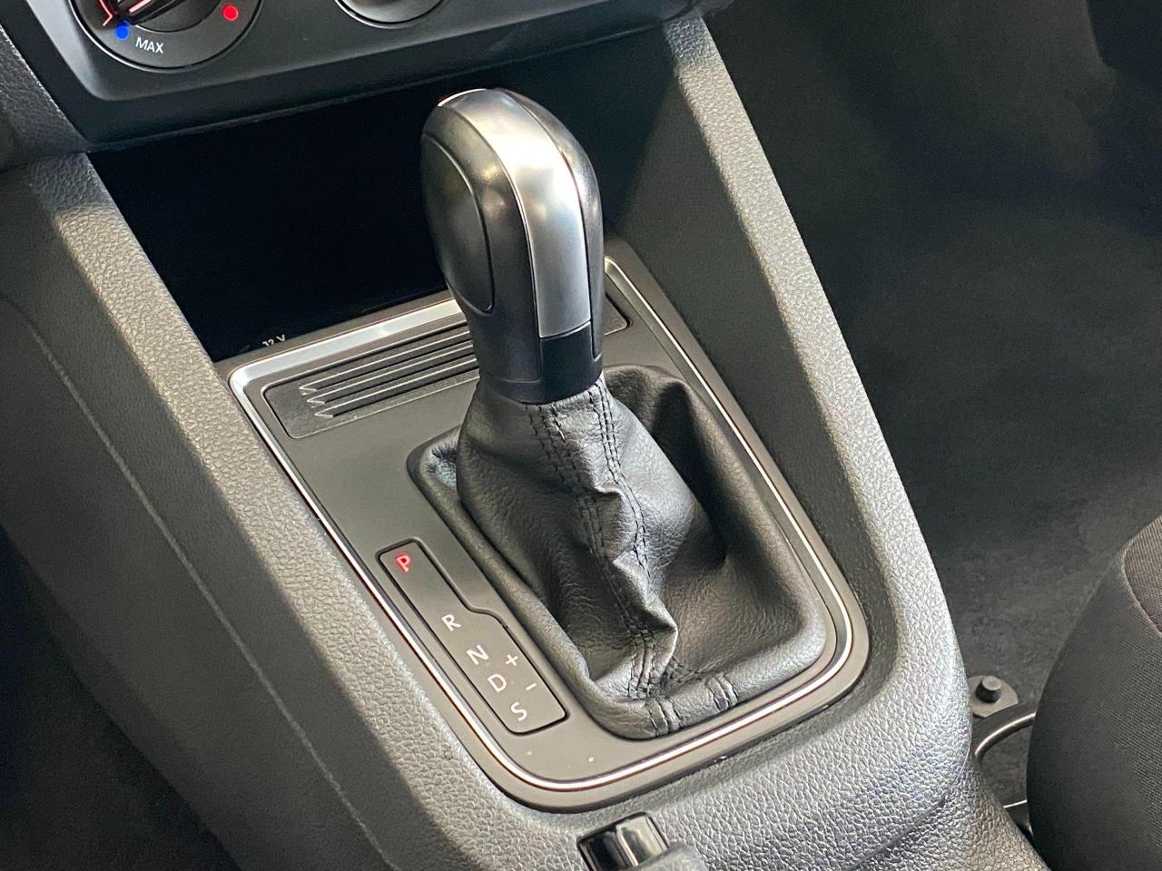 2017 Volkswagen Jetta Trendline+Camera+ApplePlay+HeatedSeats+CLEANCARFAX - Photo #37
