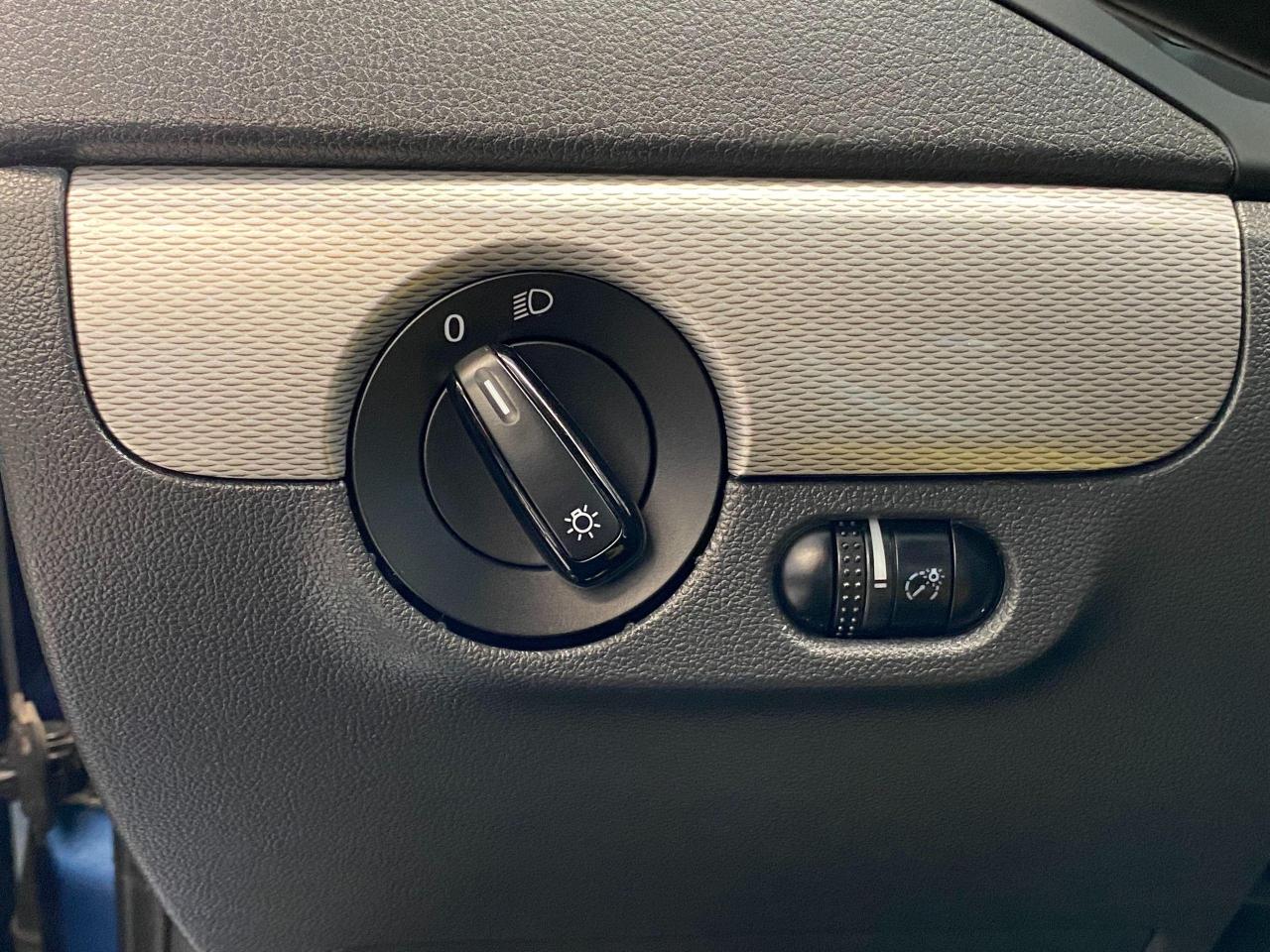 2017 Volkswagen Jetta Trendline+Camera+ApplePlay+HeatedSeats+CLEANCARFAX - Photo #53