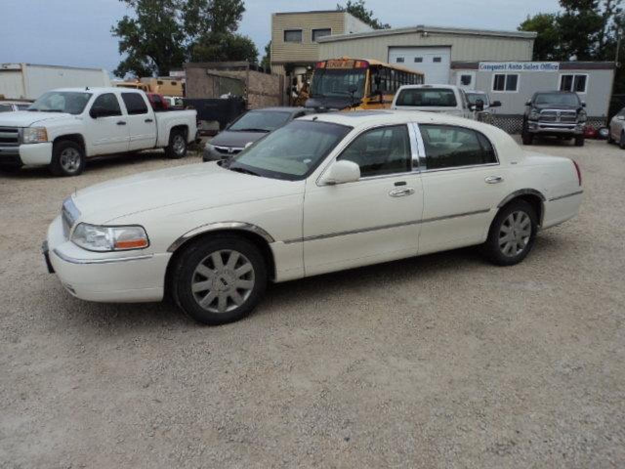 Used 2007 Lincoln Town Car Designer Edition for sale in Winnipeg, MB