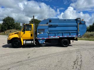 2010 International 4300 Garbage compactor - Photo #2