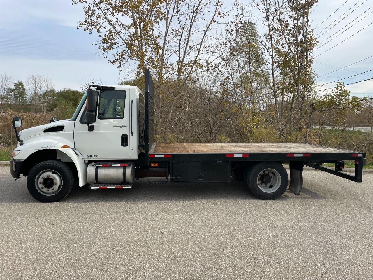 2014 International 4300 FLAT BED TRUCK - Photo #2