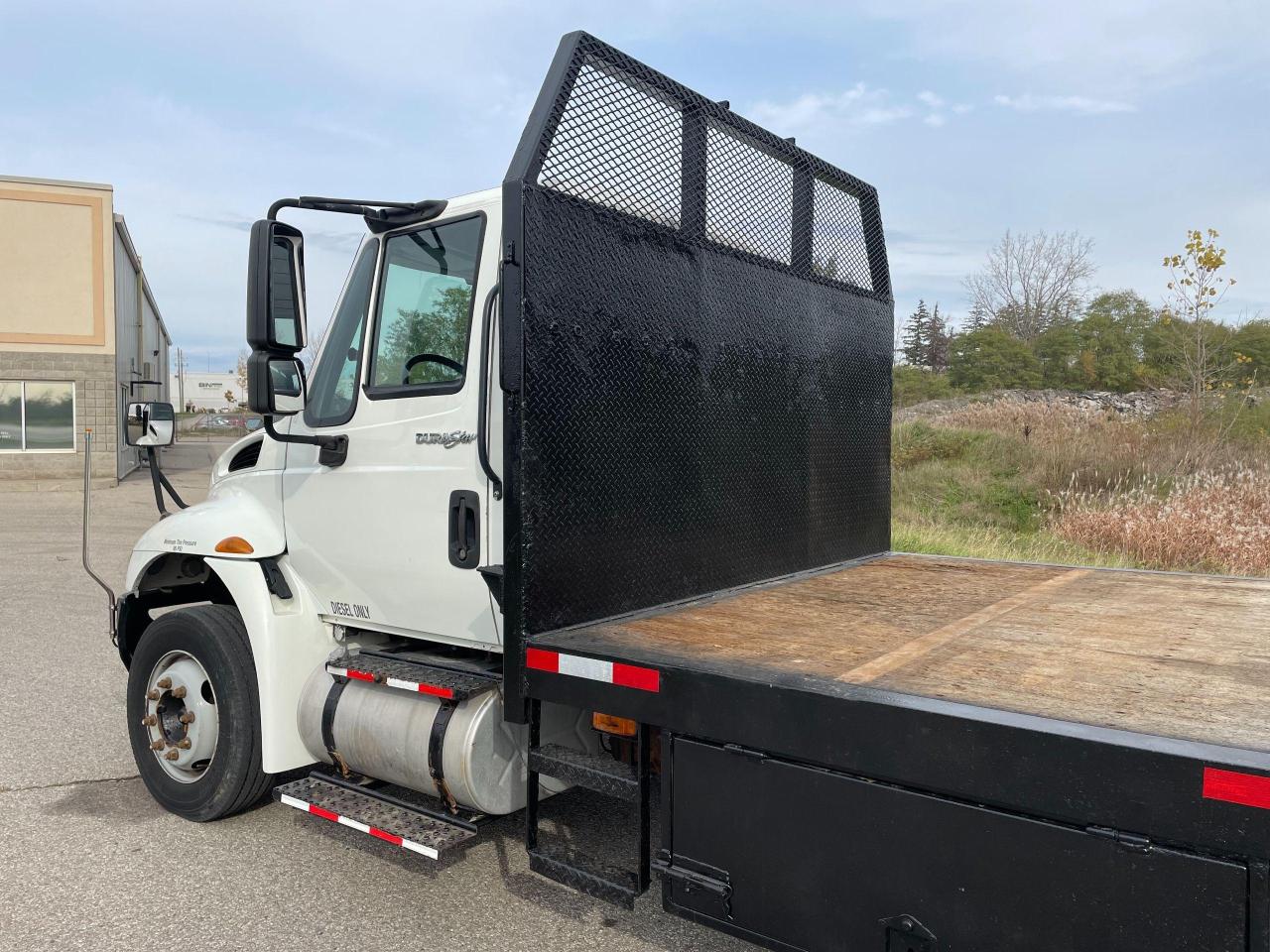 2014 International 4300 FLAT BED TRUCK - Photo #10