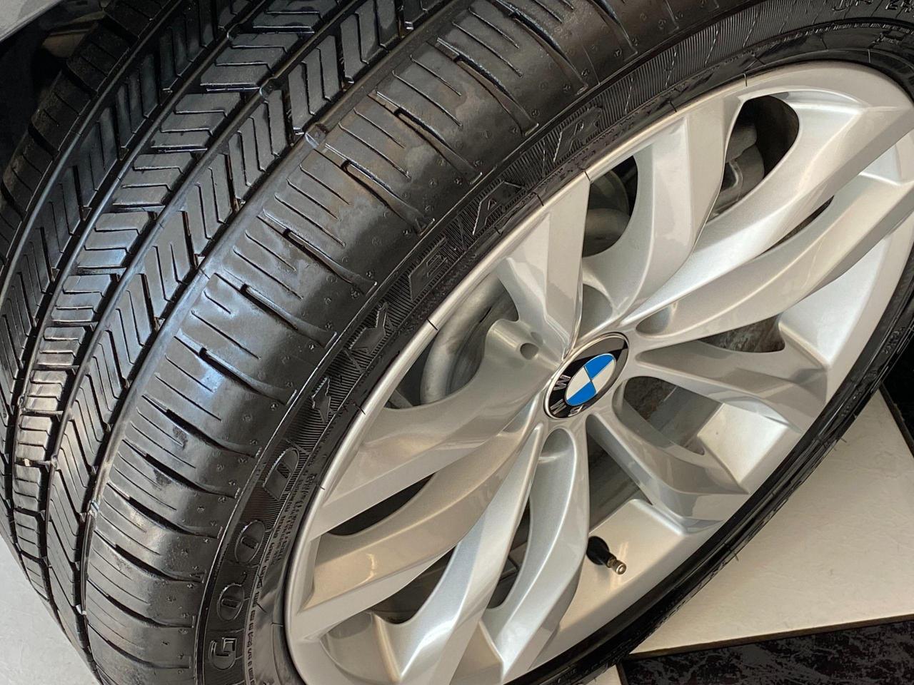 2016 BMW 5 Series 528i xDrive+GPS+Roof+Sensors+Xenons+CLEAN CARFAX - Photo #11