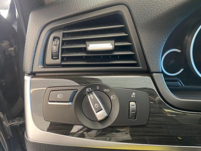 2016 BMW 5 Series 528i xDrive+GPS+Roof+Sensors+Xenons+CLEAN CARFAX Photo60