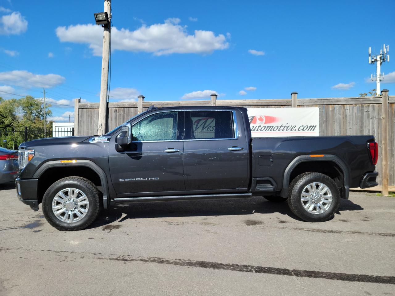 2021 GMC Sierra 2500 Denali Leather , Sunroof , Low kms - Photo #2