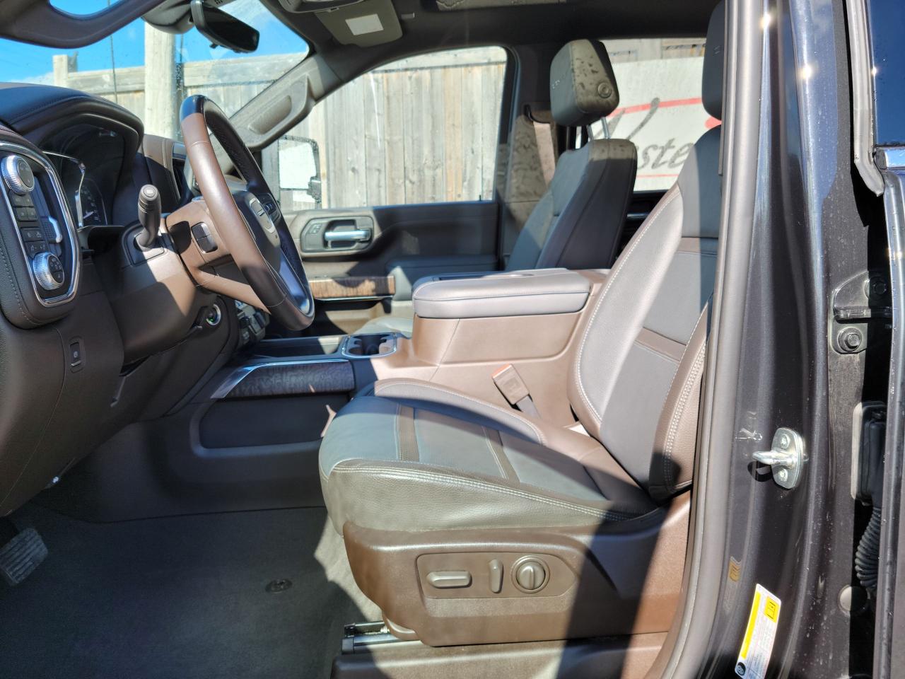 2021 GMC Sierra 2500 Denali Leather , Sunroof , Low kms - Photo #9