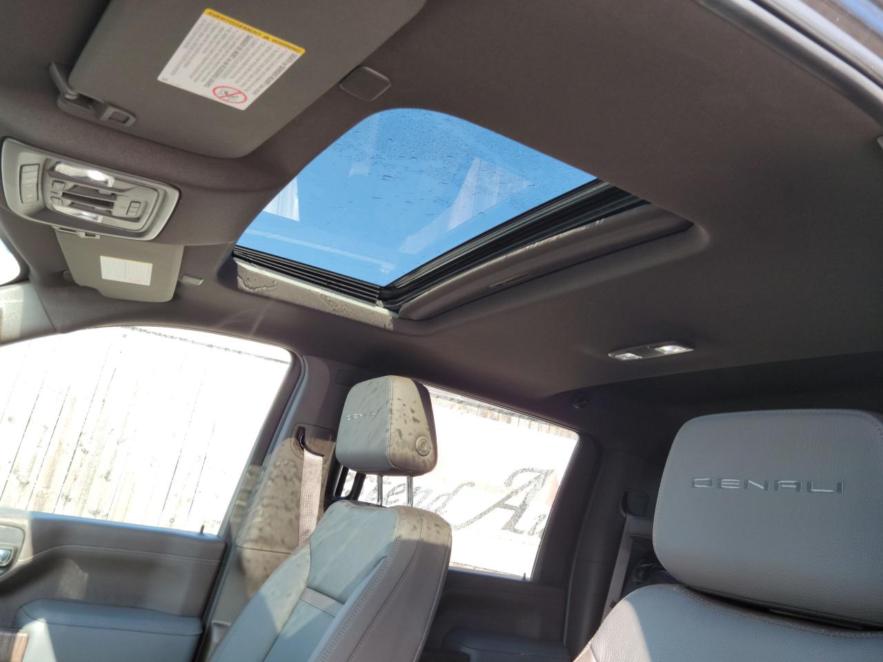 2021 GMC Sierra 2500 Denali Leather , Sunroof , Low kms - Photo #12