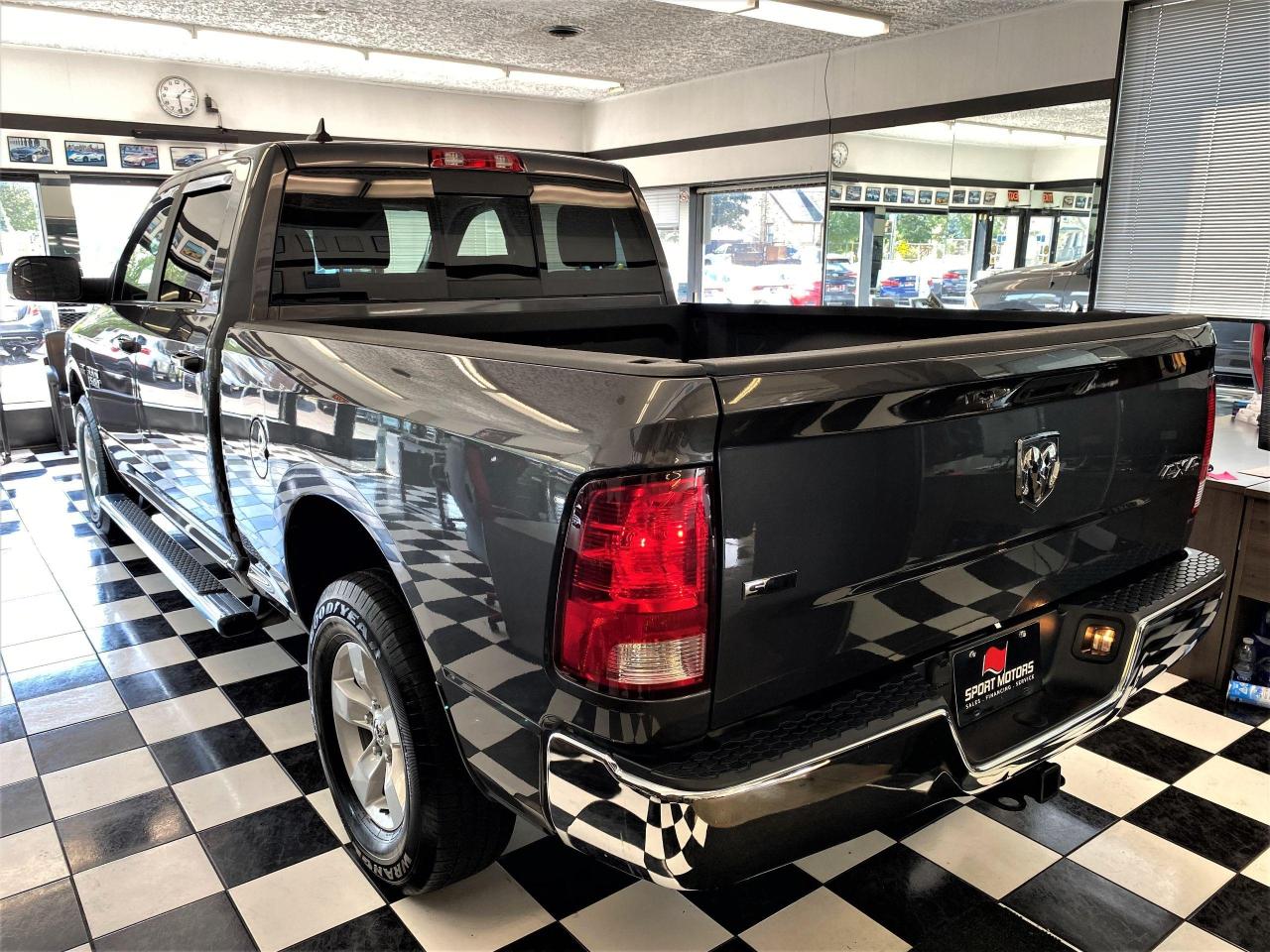 2018 RAM 1500 SLT 5.7L V8 HEMI 4x4 CREW+ApplePlay+CLEAN CARFAX - Photo #2