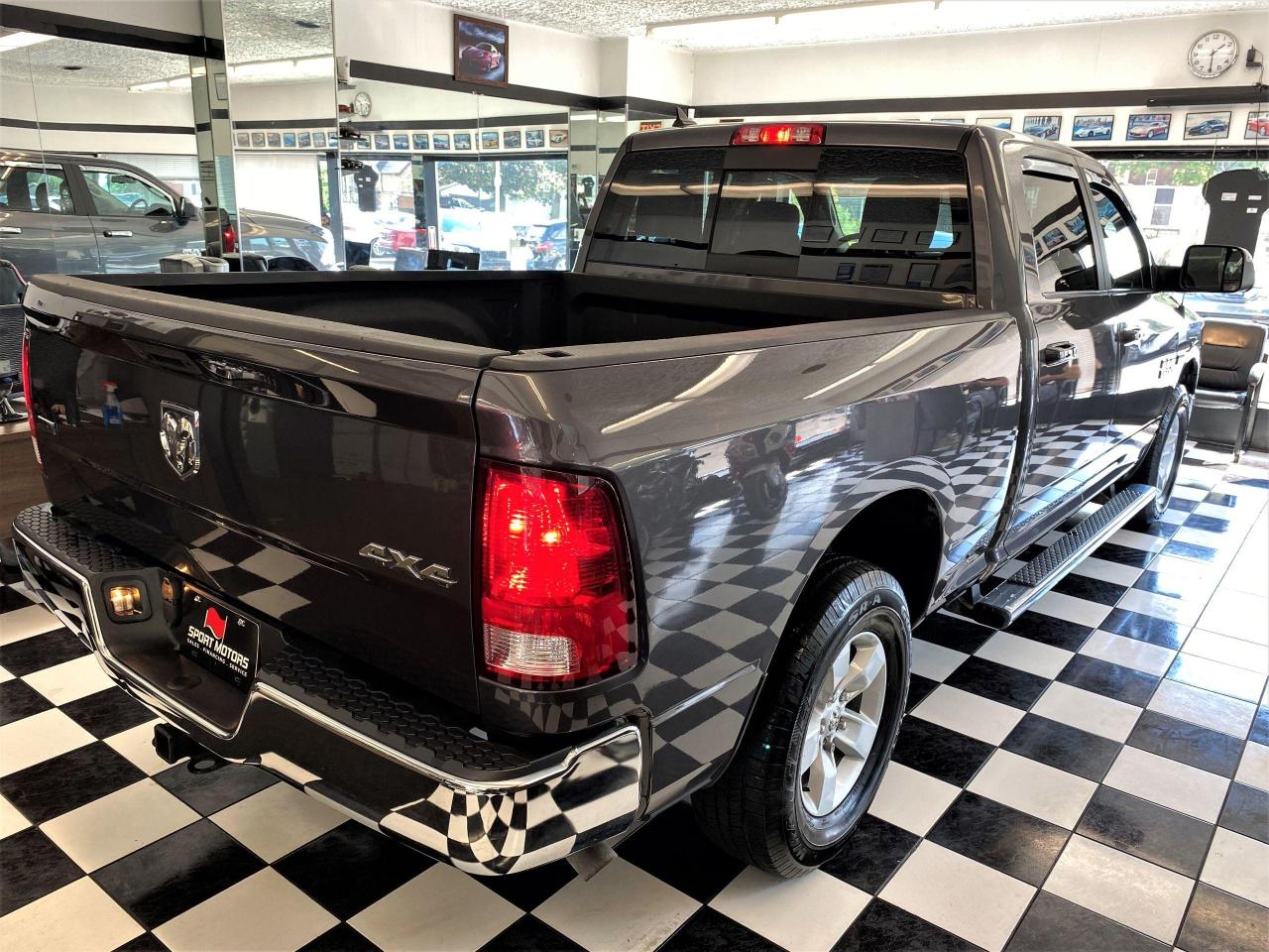 2018 RAM 1500 SLT 5.7L V8 HEMI 4x4 CREW+ApplePlay+CLEAN CARFAX - Photo #4