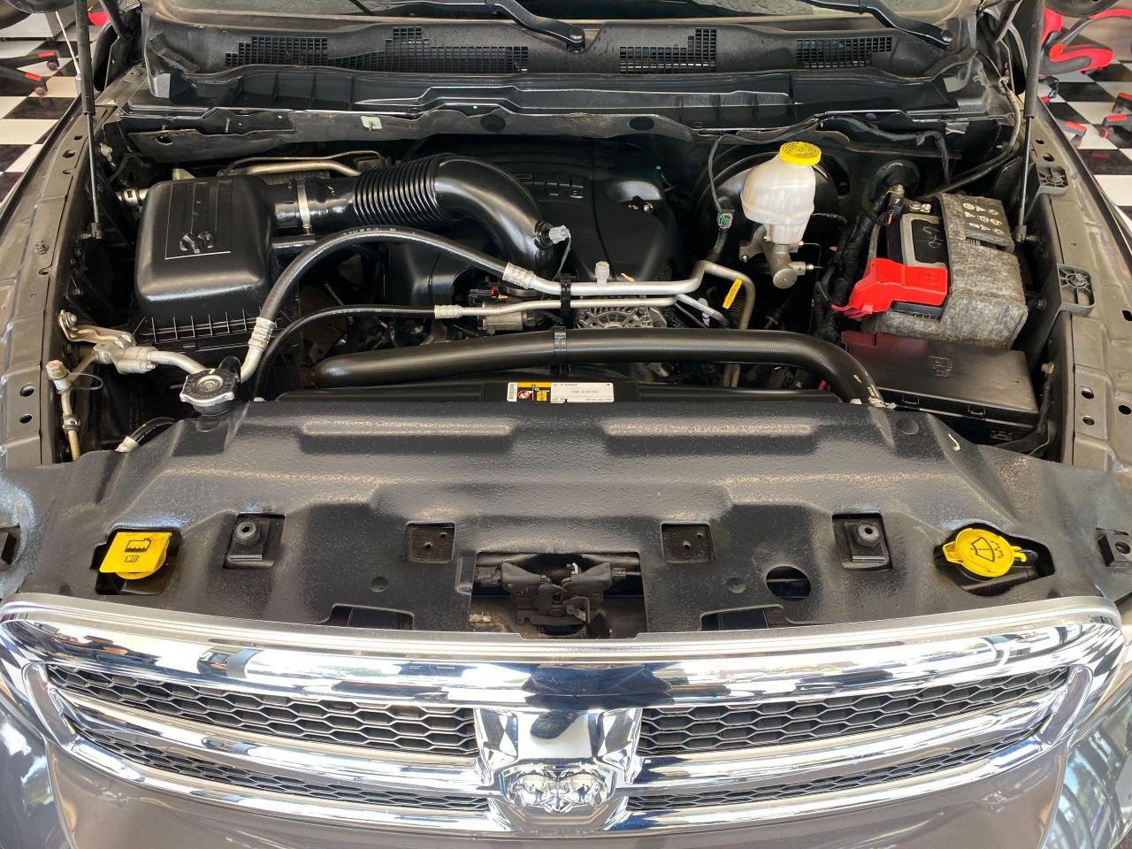 2018 RAM 1500 SLT 5.7L V8 HEMI 4x4 CREW+ApplePlay+CLEAN CARFAX Photo7