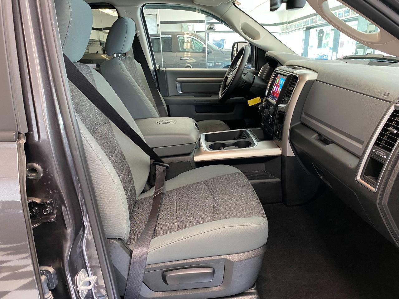 2018 RAM 1500 SLT 5.7L V8 HEMI 4x4 CREW+ApplePlay+CLEAN CARFAX Photo95