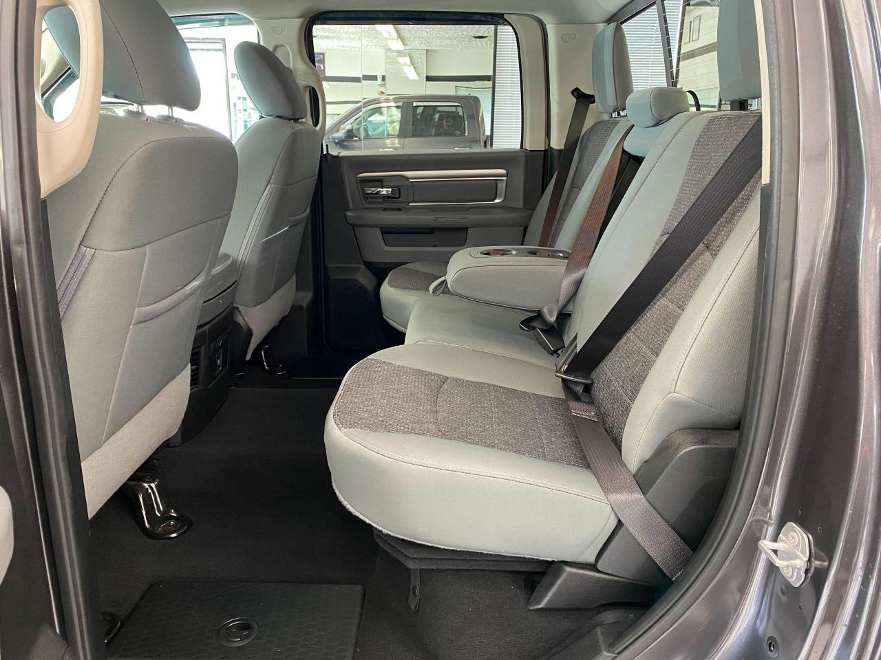 2018 RAM 1500 SLT 5.7L V8 HEMI 4x4 CREW+ApplePlay+CLEAN CARFAX Photo26