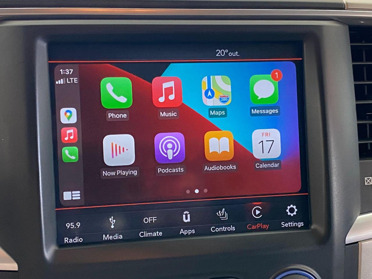 2018 RAM 1500 SLT 5.7L V8 HEMI 4x4 CREW+ApplePlay+CLEAN CARFAX - Photo #31