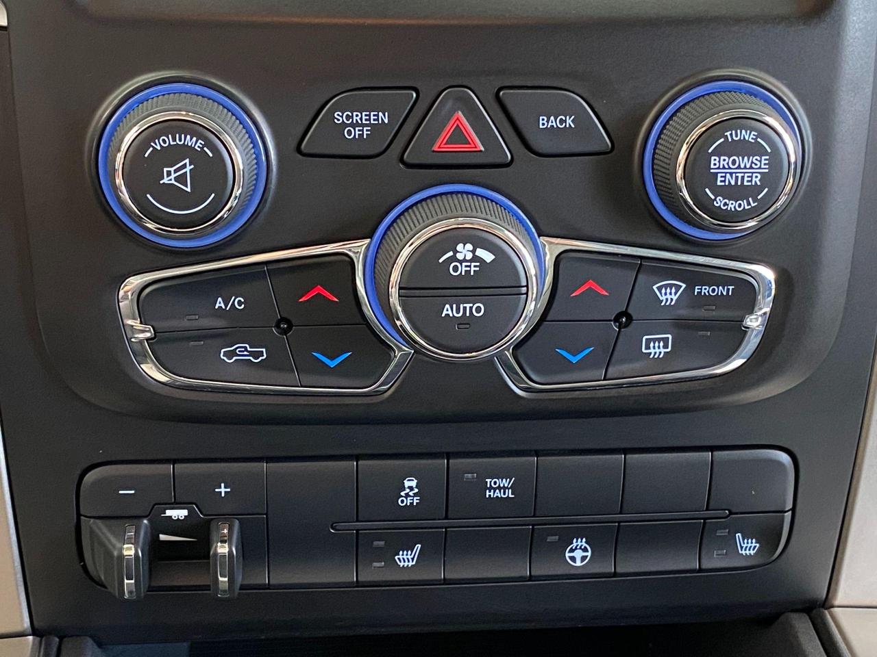 2018 RAM 1500 SLT 5.7L V8 HEMI 4x4 CREW+ApplePlay+CLEAN CARFAX Photo41