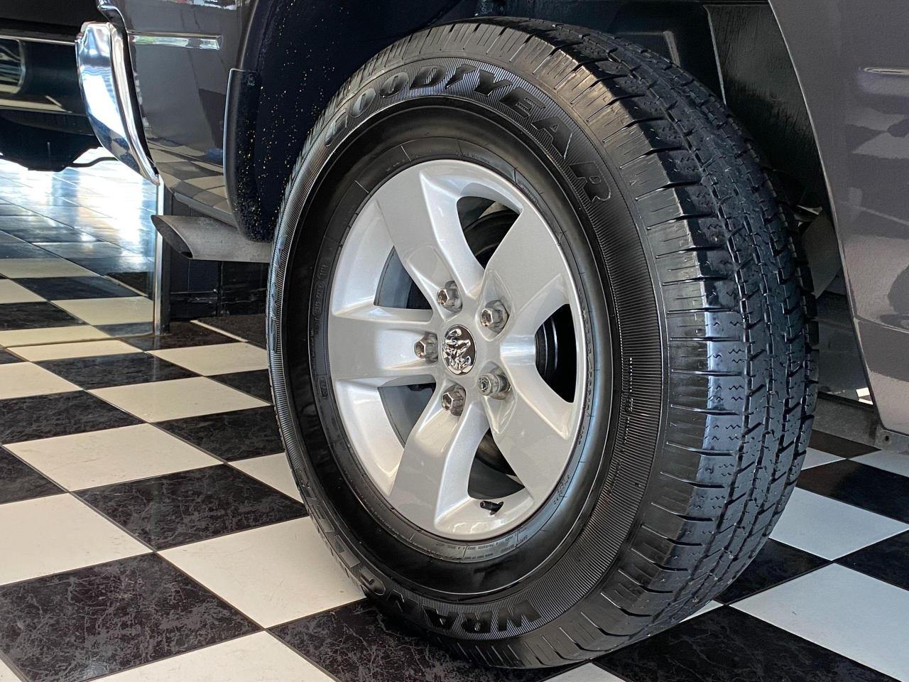 2018 RAM 1500 SLT 5.7L V8 HEMI 4x4 CREW+ApplePlay+CLEAN CARFAX - Photo #61