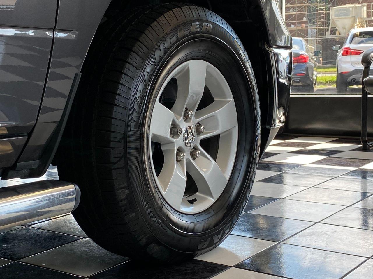 2018 RAM 1500 SLT 5.7L V8 HEMI 4x4 CREW+ApplePlay+CLEAN CARFAX - Photo #62