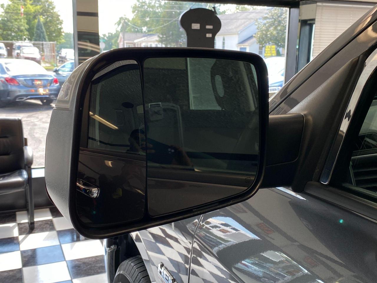 2018 RAM 1500 SLT 5.7L V8 HEMI 4x4 CREW+ApplePlay+CLEAN CARFAX Photo64